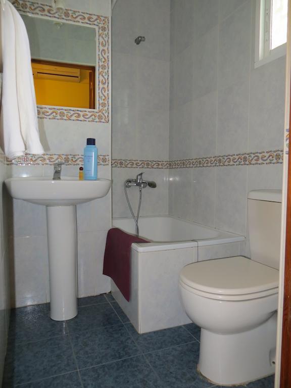 Hostal Restaurante Reina El Tejar ภายนอก รูปภาพ