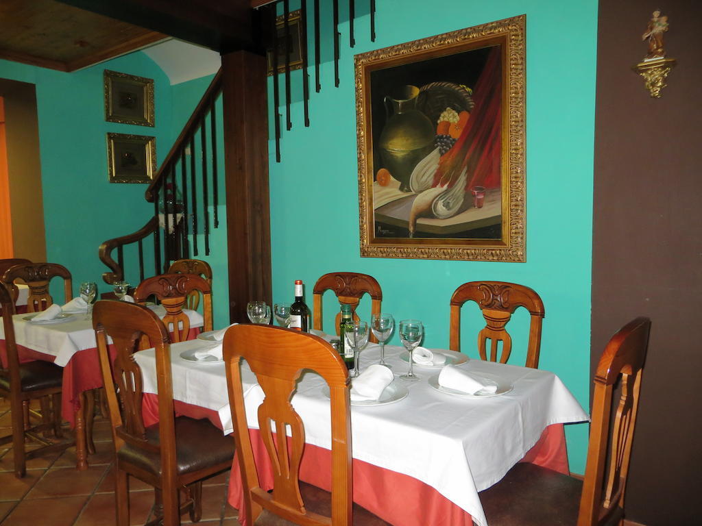 Hostal Restaurante Reina El Tejar ภายนอก รูปภาพ
