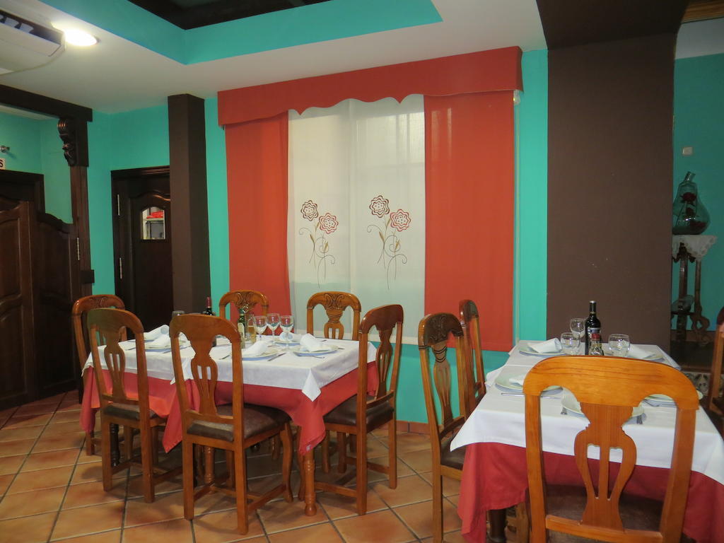 Hostal Restaurante Reina El Tejar ภายนอก รูปภาพ
