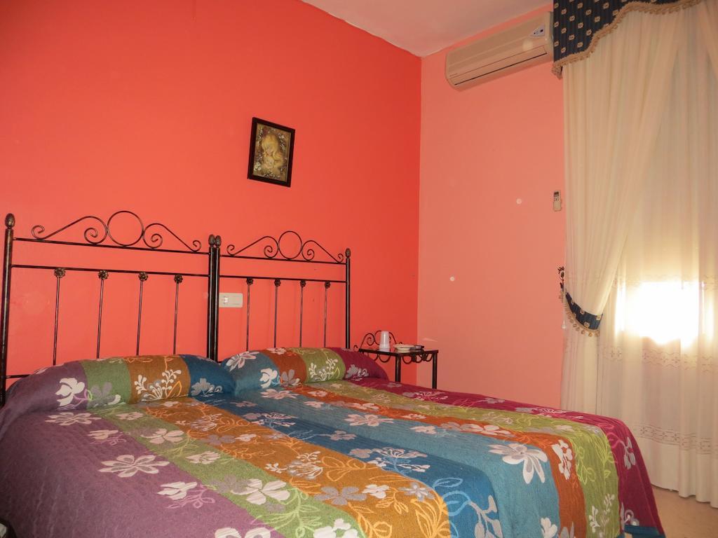 Hostal Restaurante Reina El Tejar ภายนอก รูปภาพ