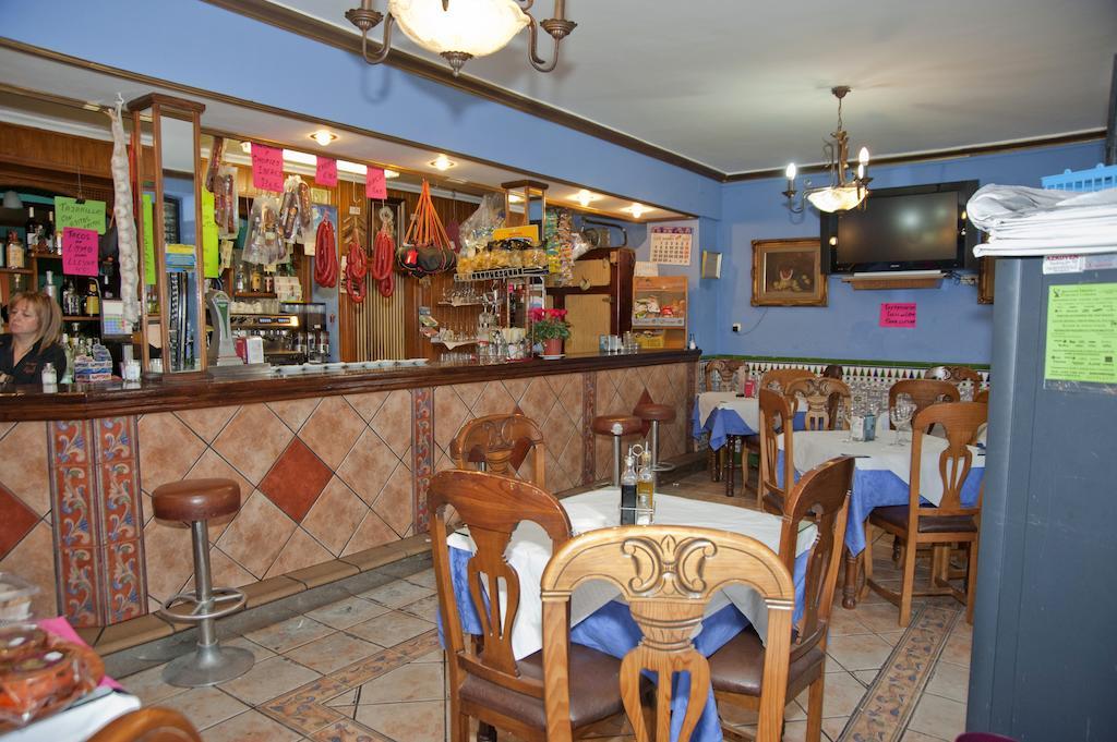 Hostal Restaurante Reina El Tejar ภายนอก รูปภาพ